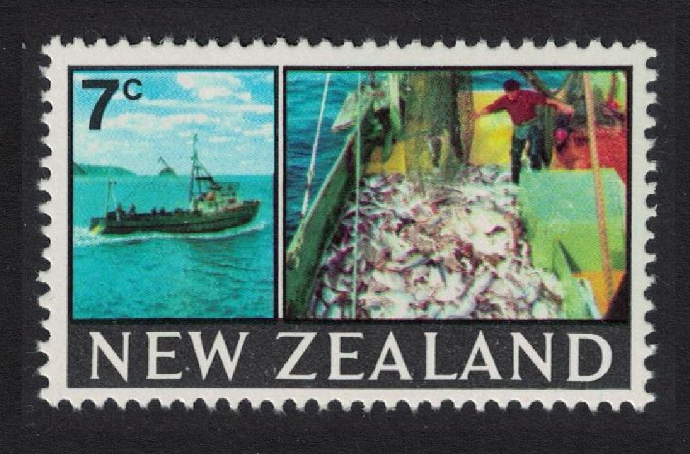 New Zealand &#39;Kaitia&#39; trawler and Fish catch 1969 MNH SG#870