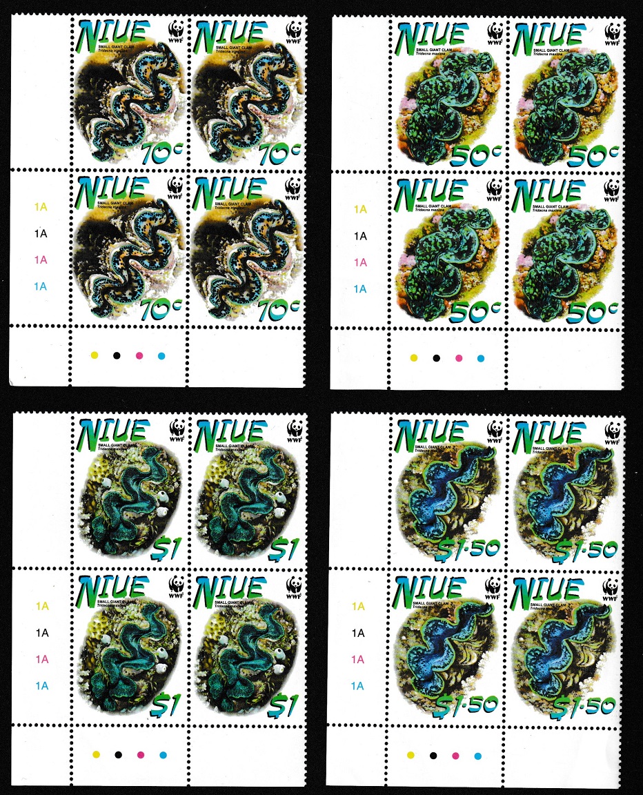 Niue WWF Small Giant Clam 4 Corner Block of 4 2002 MNH SG#909-912 MI#973-976 Sc#769 a-d